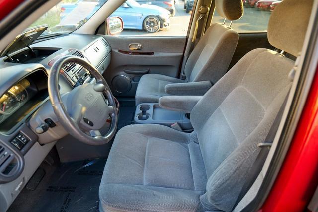 used 2002 Kia Sedona car, priced at $3,900