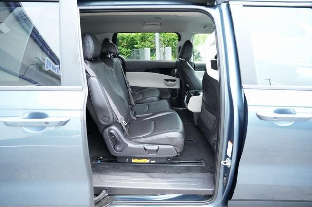 used 2024 Kia Carnival car, priced at $34,900