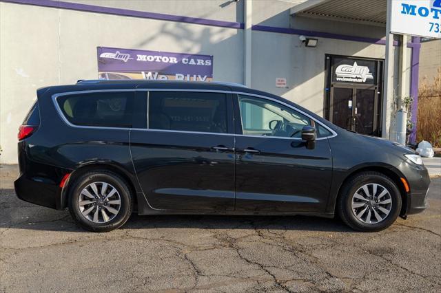 used 2021 Chrysler Pacifica car, priced at $17,900