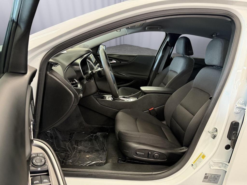 new 2025 Chevrolet Malibu car