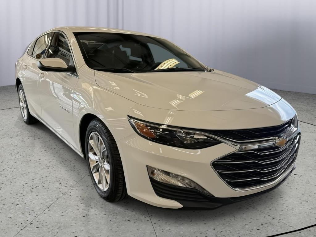 new 2025 Chevrolet Malibu car