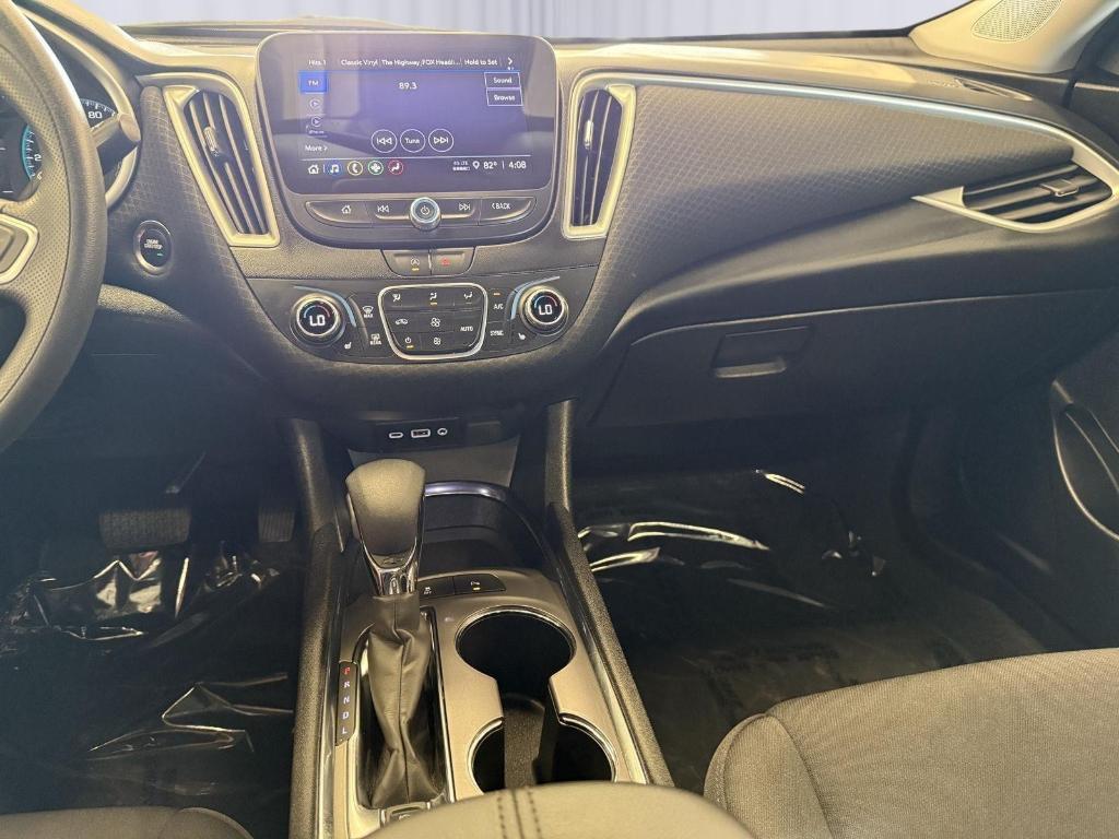 new 2025 Chevrolet Malibu car