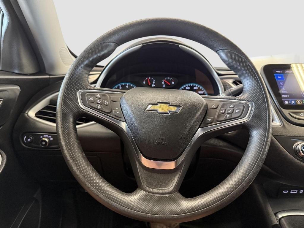 new 2025 Chevrolet Malibu car