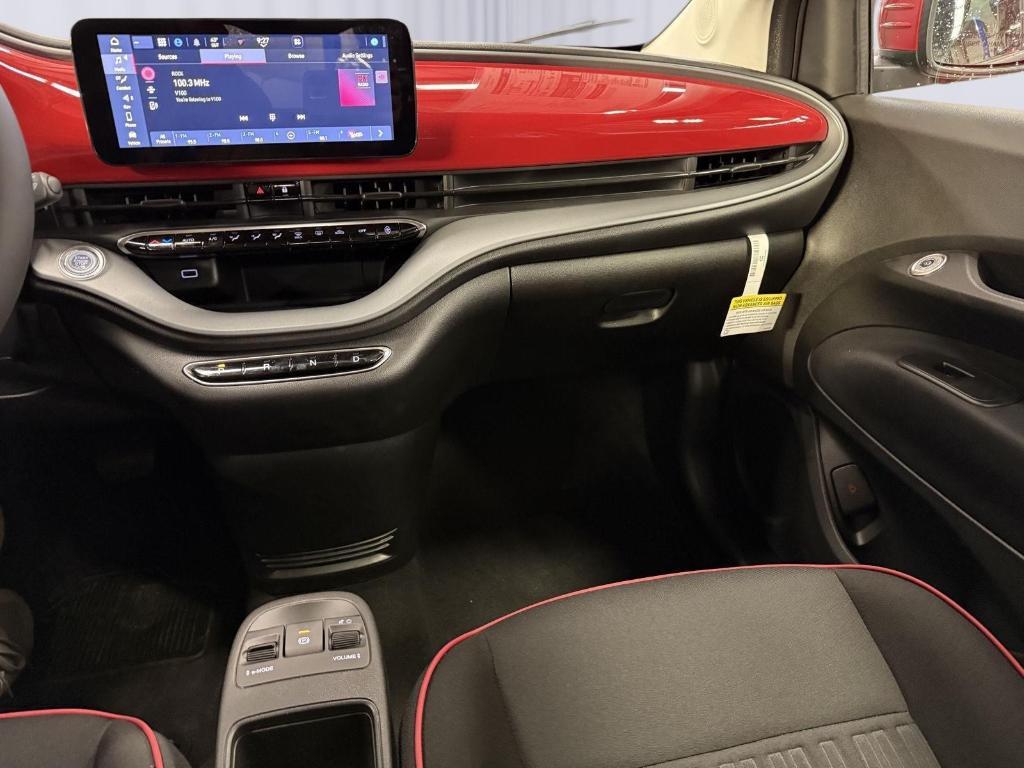 new 2024 FIAT 500e car