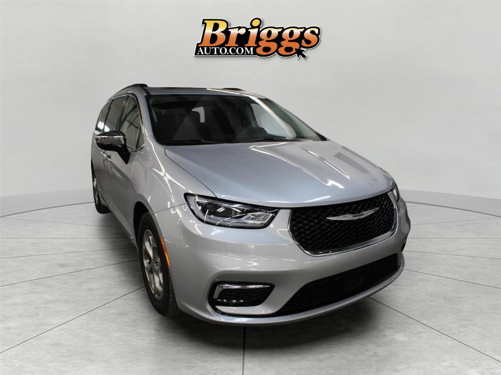 used 2023 Chrysler Pacifica car, priced at $35,487