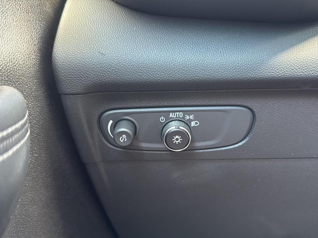 used 2023 Buick Envision car, priced at $26,786