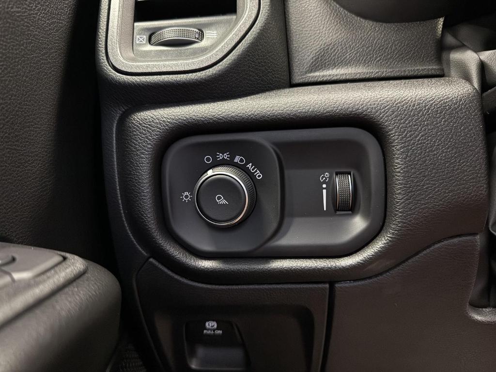 new 2025 Ram 1500 car, priced at $43,913