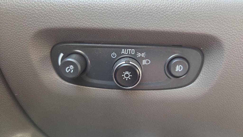 used 2021 Chevrolet Traverse car, priced at $26,186
