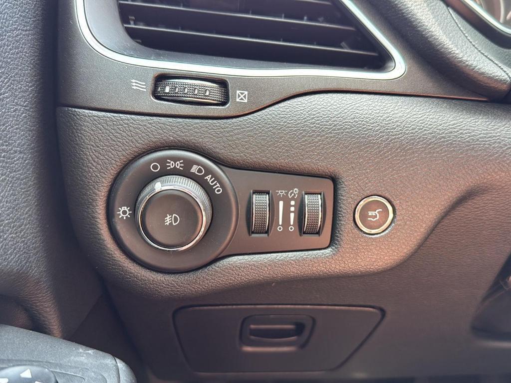 used 2019 Jeep Cherokee car, priced at $20,995