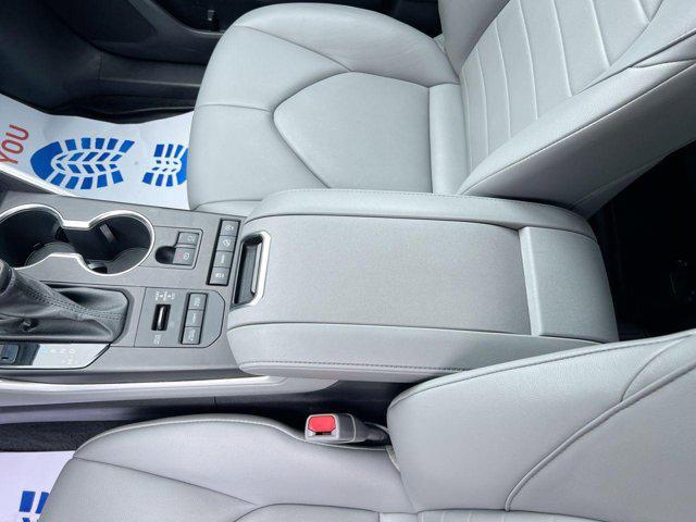 used 2021 Toyota Highlander car, priced at $31,000