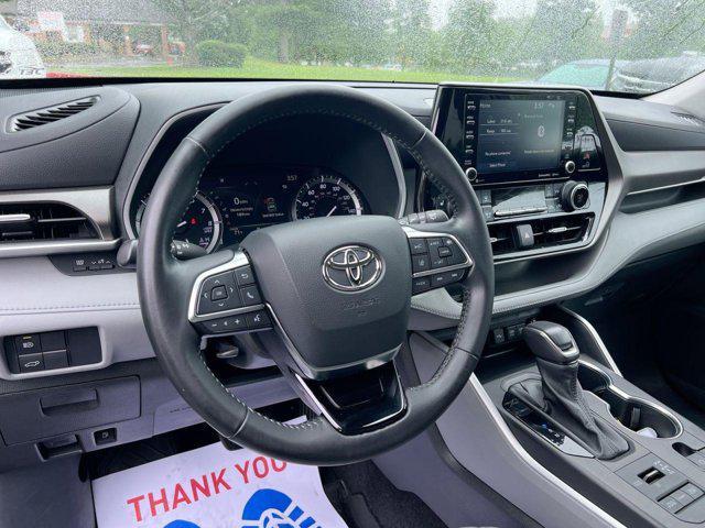 used 2021 Toyota Highlander car, priced at $31,000