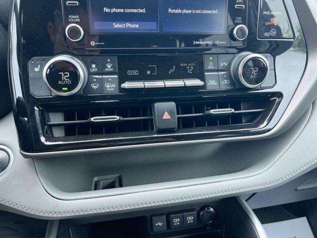 used 2021 Toyota Highlander car, priced at $31,000