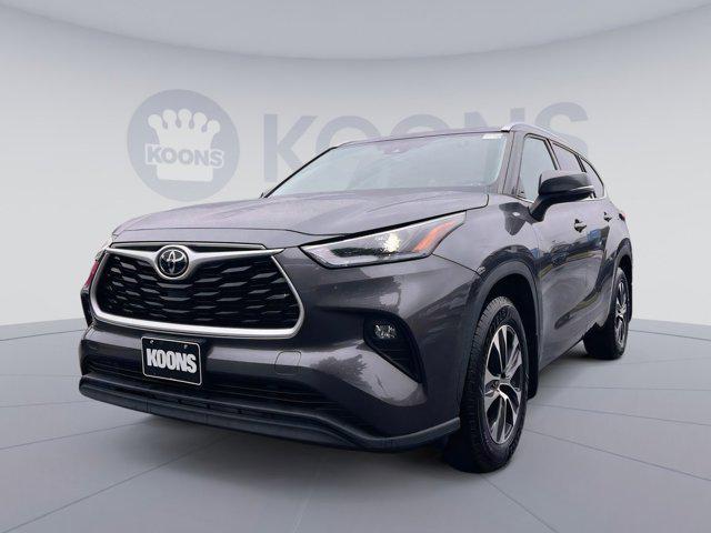 used 2021 Toyota Highlander car, priced at $31,500