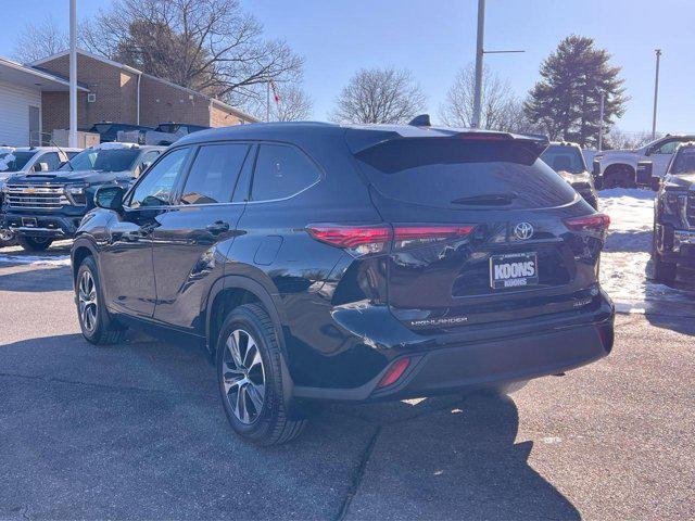 used 2021 Toyota Highlander car, priced at $25,400