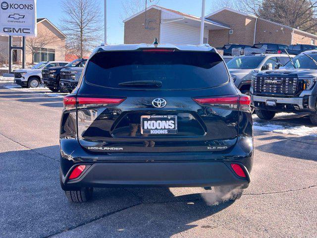 used 2021 Toyota Highlander car, priced at $25,400