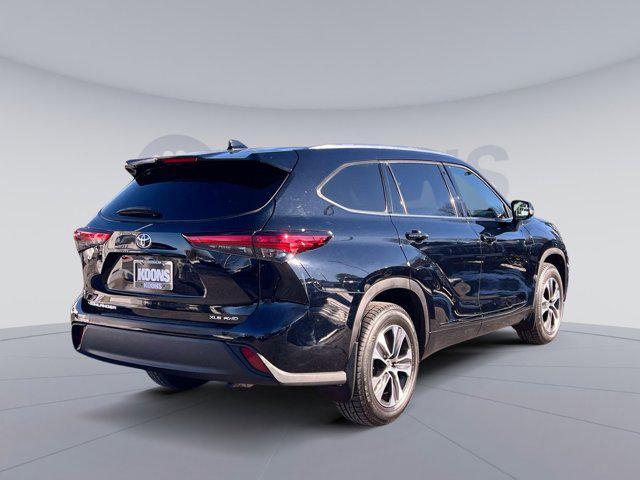 used 2021 Toyota Highlander car, priced at $25,400