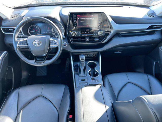 used 2021 Toyota Highlander car, priced at $25,400