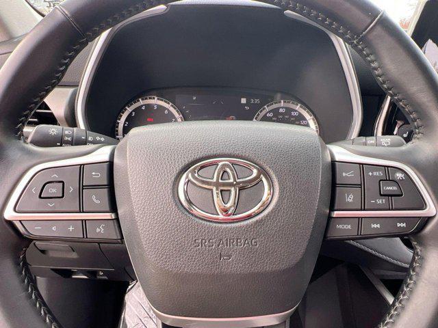 used 2022 Toyota Highlander car, priced at $32,750