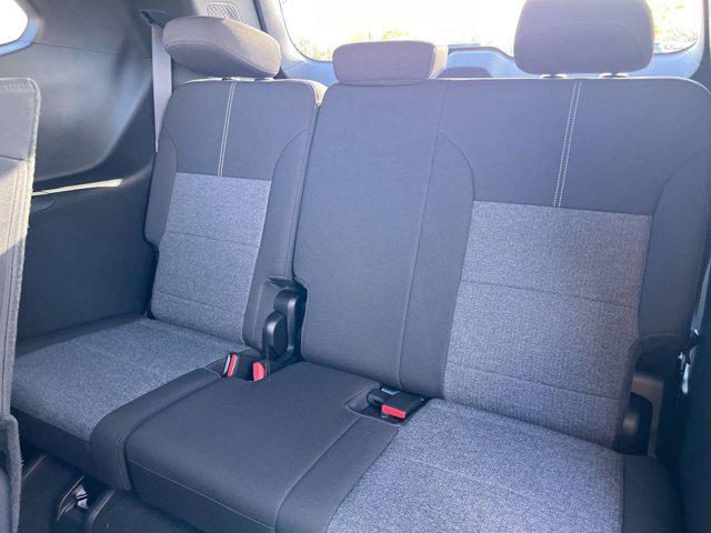 new 2025 GMC Acadia car, priced at $42,609