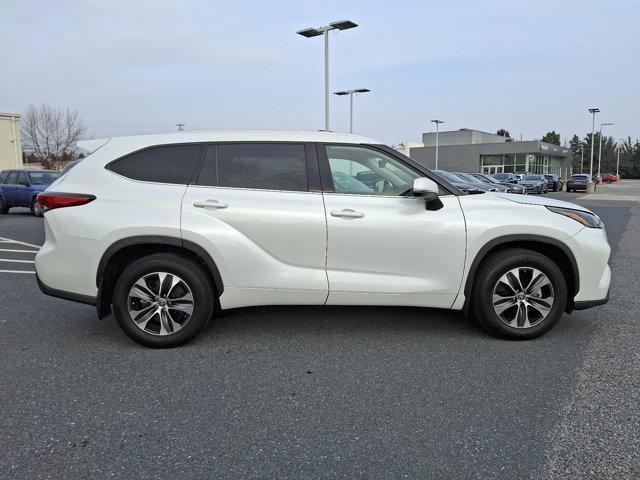 used 2022 Toyota Highlander car, priced at $32,839