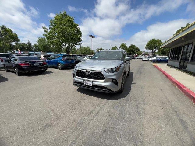 used 2023 Toyota Highlander car, priced at $39,033