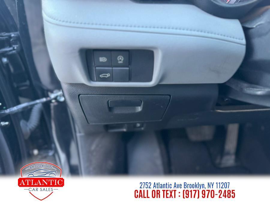 used 2023 Toyota Highlander car, priced at $25,999