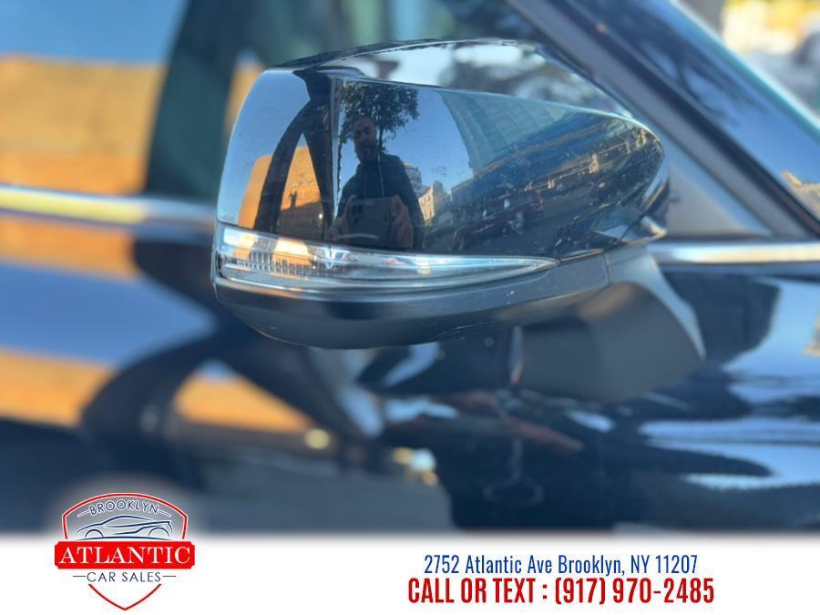 used 2023 Toyota Highlander car, priced at $25,999