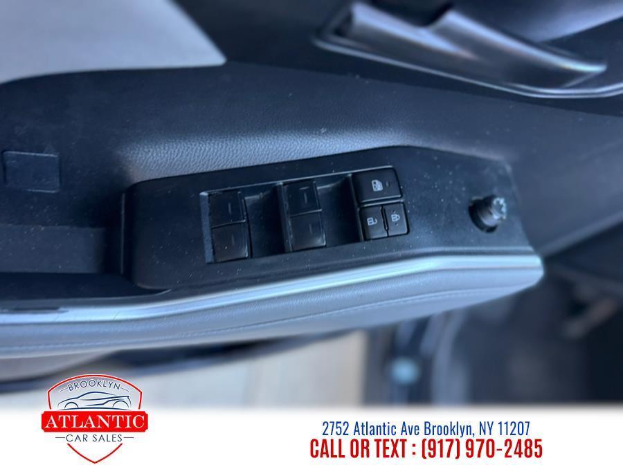 used 2023 Toyota Highlander car, priced at $25,999