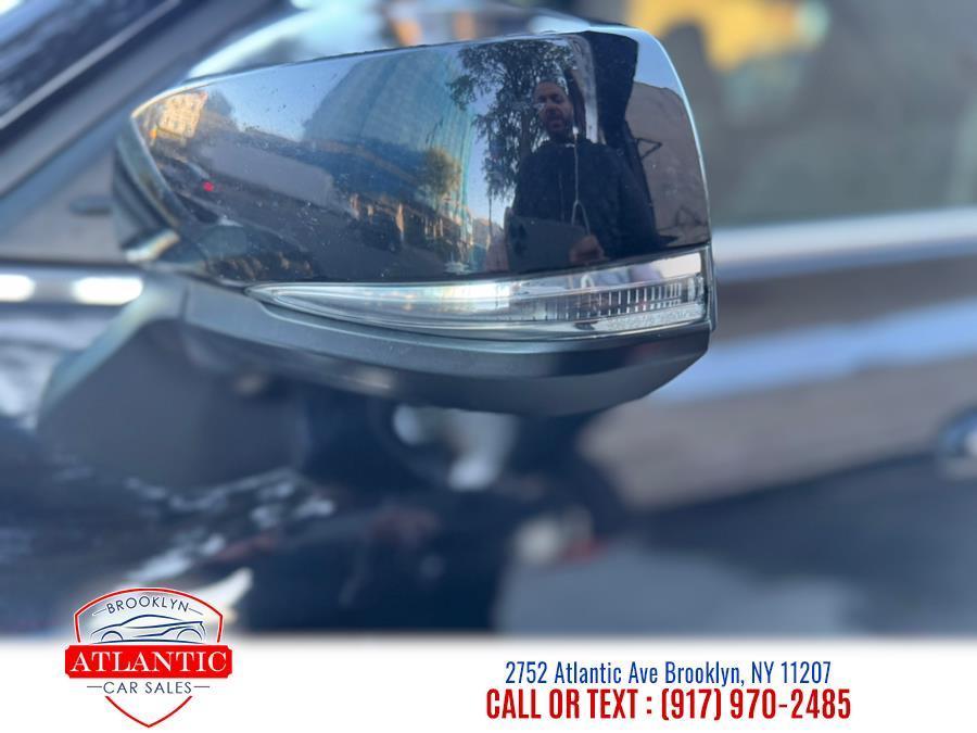 used 2023 Toyota Highlander car, priced at $25,999