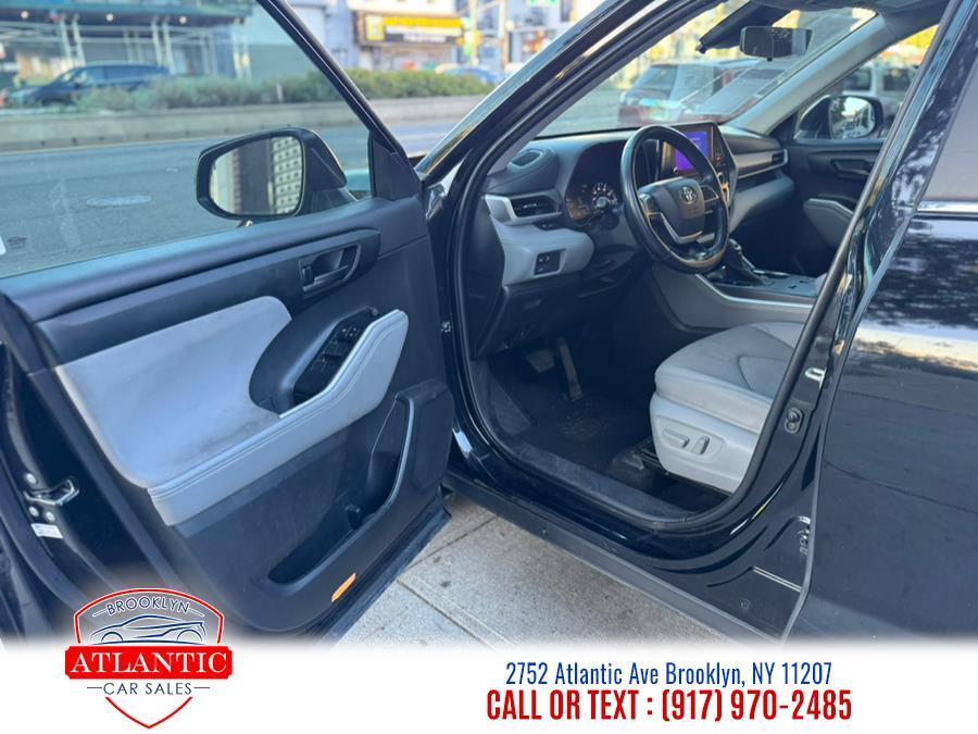 used 2023 Toyota Highlander car, priced at $25,999