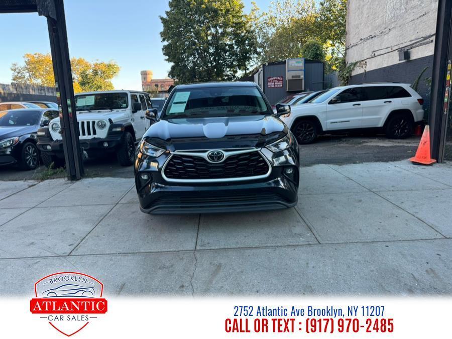 used 2023 Toyota Highlander car, priced at $25,999