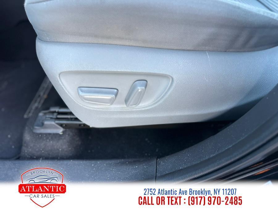 used 2023 Toyota Highlander car, priced at $25,999