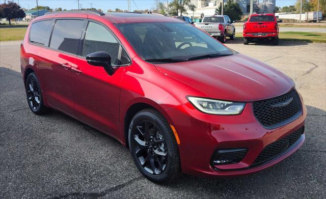 new 2025 Chrysler Pacifica car, priced at $51,760