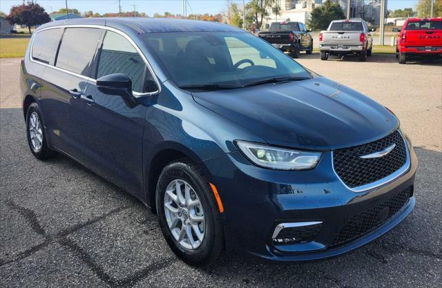 new 2025 Chrysler Pacifica car, priced at $45,920