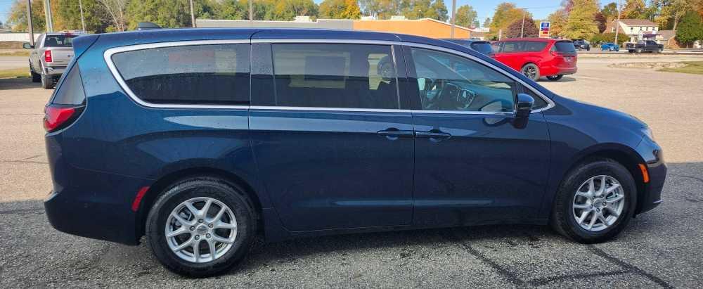 new 2025 Chrysler Pacifica car, priced at $45,920