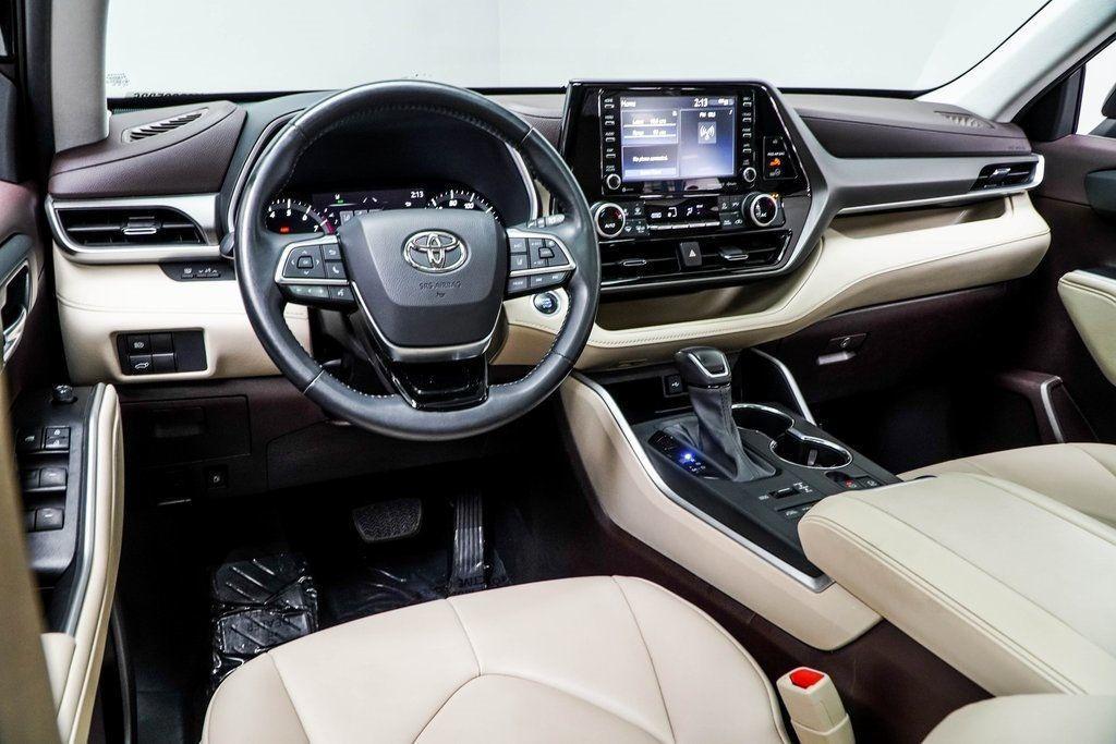 used 2021 Toyota Highlander car, priced at $35,000