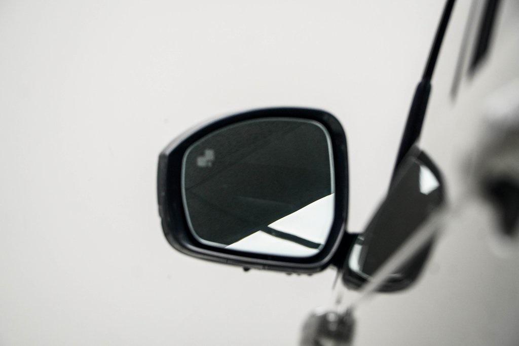 used 2020 Land Rover Discovery car, priced at $25,367