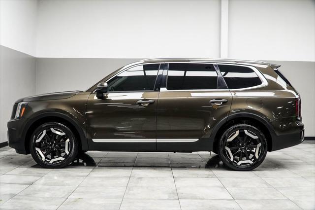 used 2023 Kia Telluride car, priced at $32,531