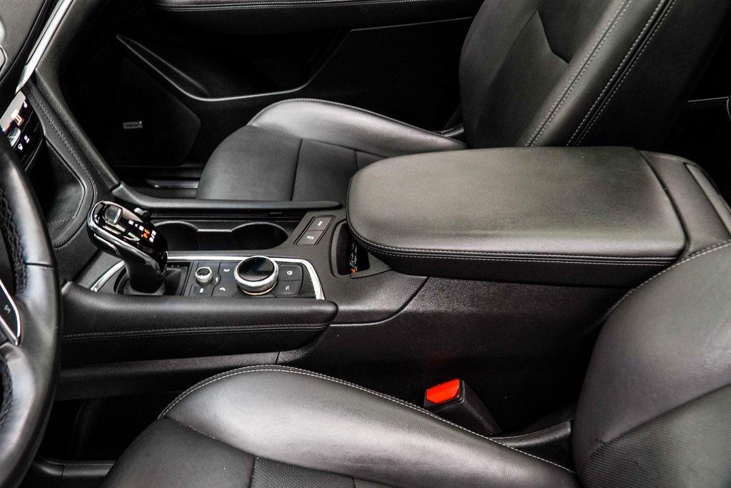used 2021 Cadillac XT5 car, priced at $29,324