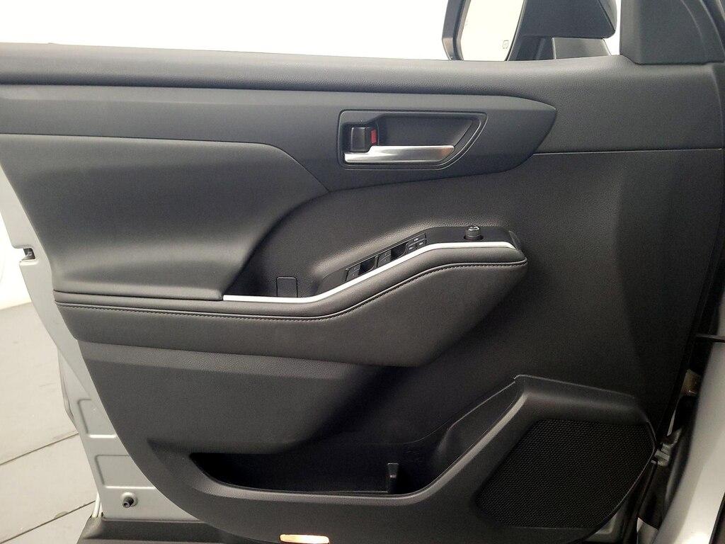 used 2021 Toyota Highlander car, priced at $31,998