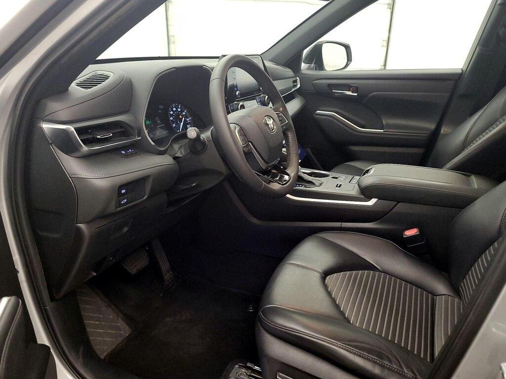 used 2021 Toyota Highlander car, priced at $31,998
