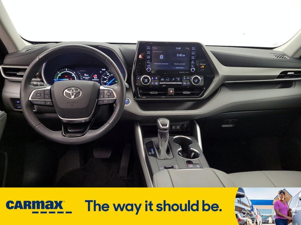 used 2021 Toyota Highlander Hybrid car, priced at $34,998
