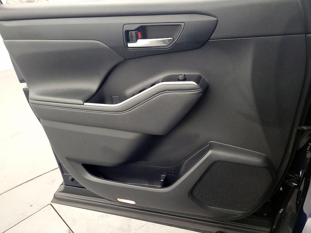 used 2021 Toyota Highlander car, priced at $32,998