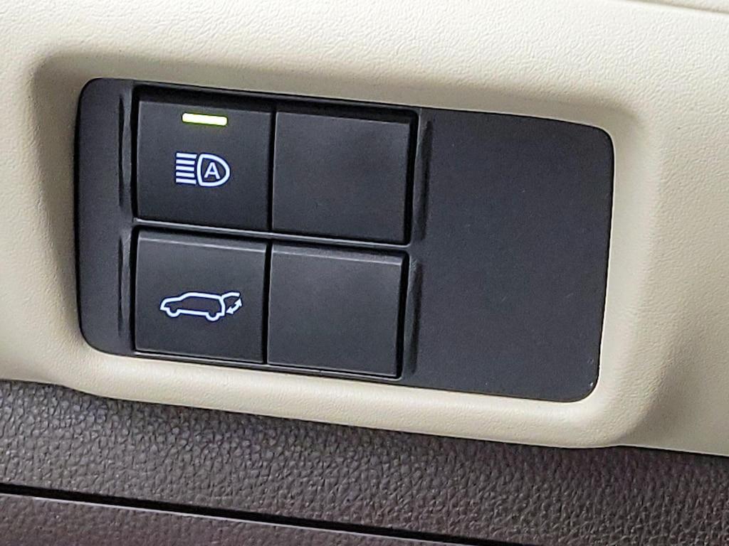 used 2021 Toyota Highlander Hybrid car, priced at $35,998