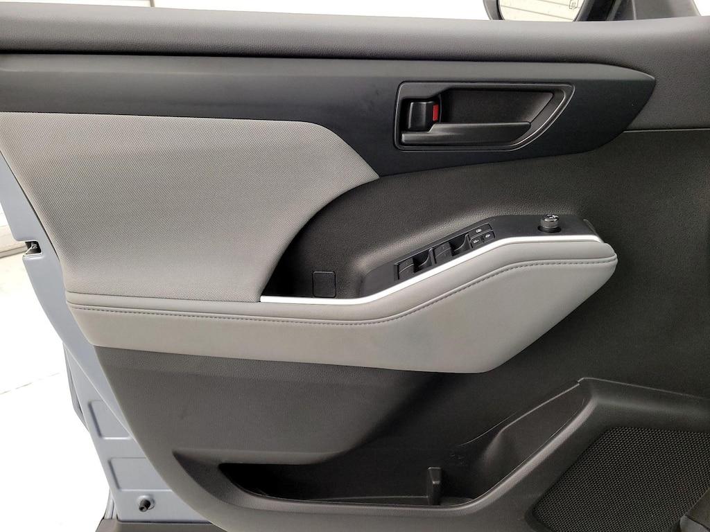 used 2022 Toyota Highlander car, priced at $30,998