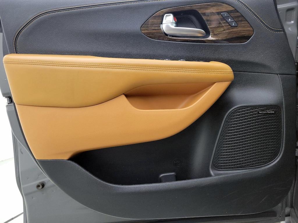 used 2023 Chrysler Pacifica car, priced at $40,998