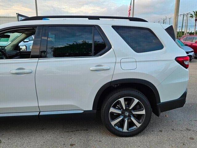 new 2025 Honda Pilot car, priced at $47,817