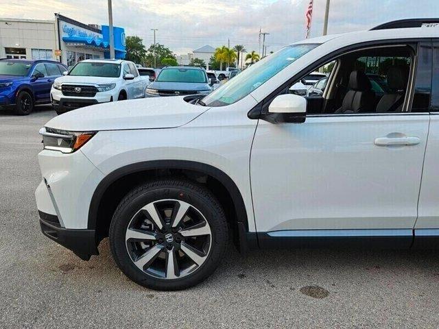 new 2025 Honda Pilot car, priced at $47,817