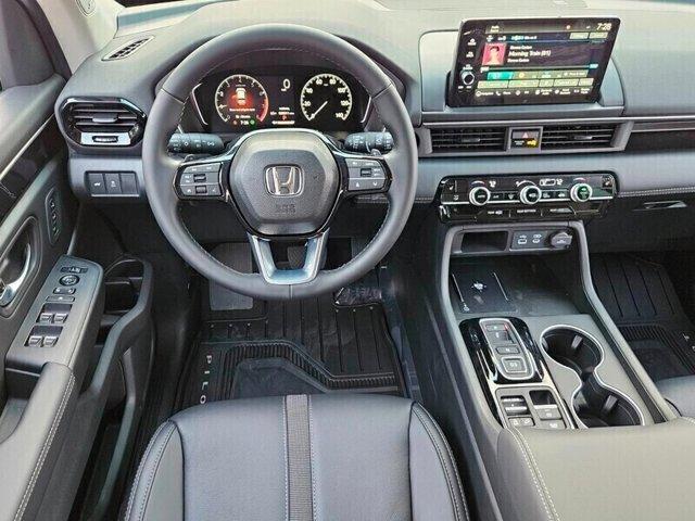 new 2025 Honda Pilot car, priced at $47,817