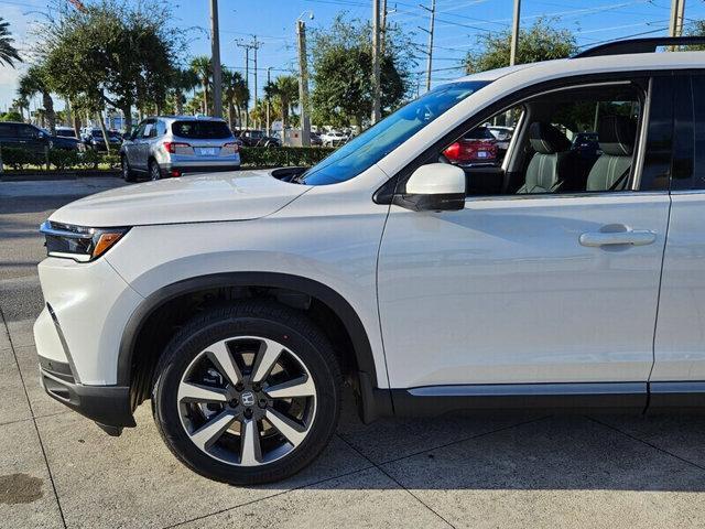 new 2025 Honda Pilot car, priced at $52,930